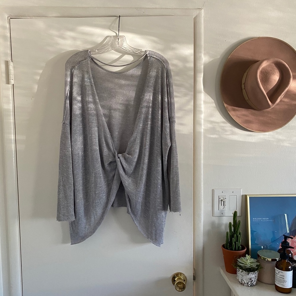 Crisscross back light sweater!!